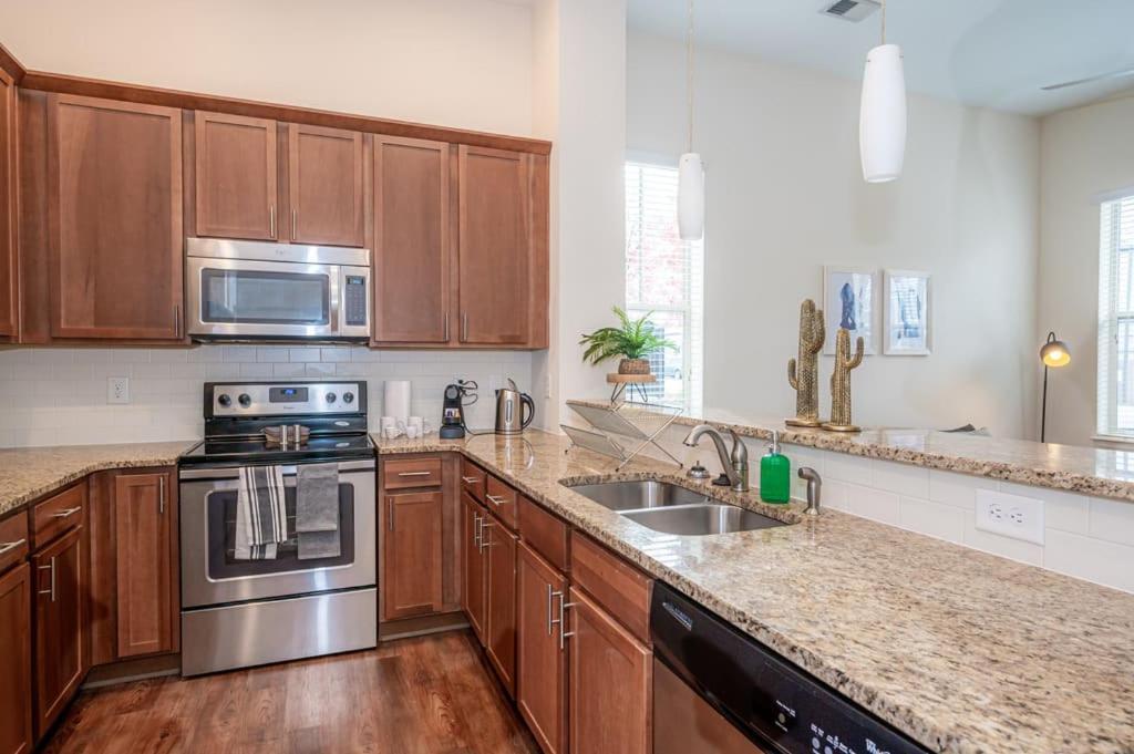 Laid Back 1Br W Comfy Living Room And Bar Charlotte Exterior photo